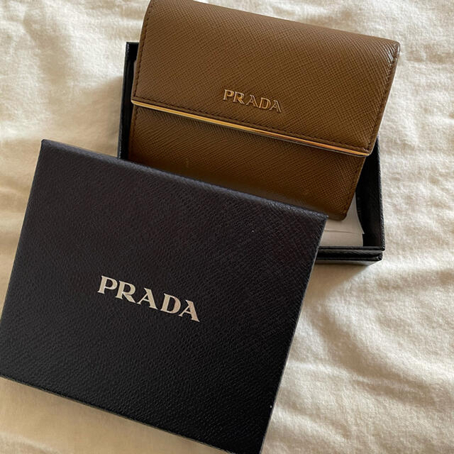 PRADA(プラダ)のPRADA 折りたたみ財布　 レディースのファッション小物(財布)の商品写真