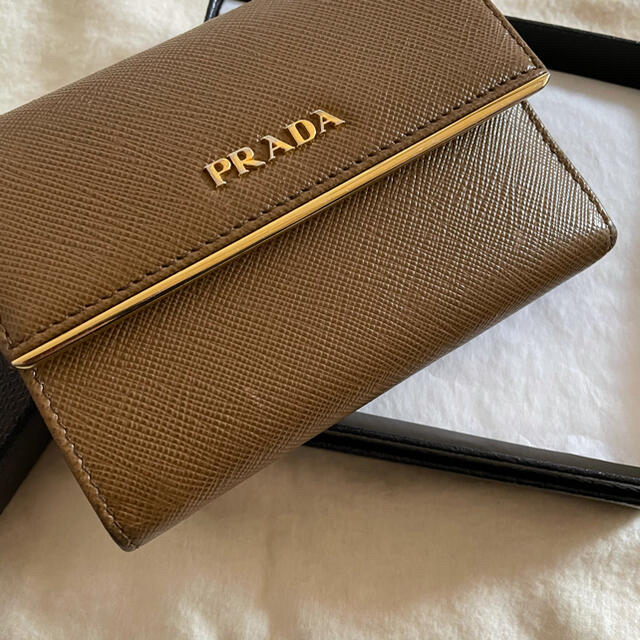 PRADA(プラダ)のPRADA 折りたたみ財布　 レディースのファッション小物(財布)の商品写真