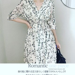 シフォン花柄プリントのロングワンピース　新品(ロングワンピース/マキシワンピース)