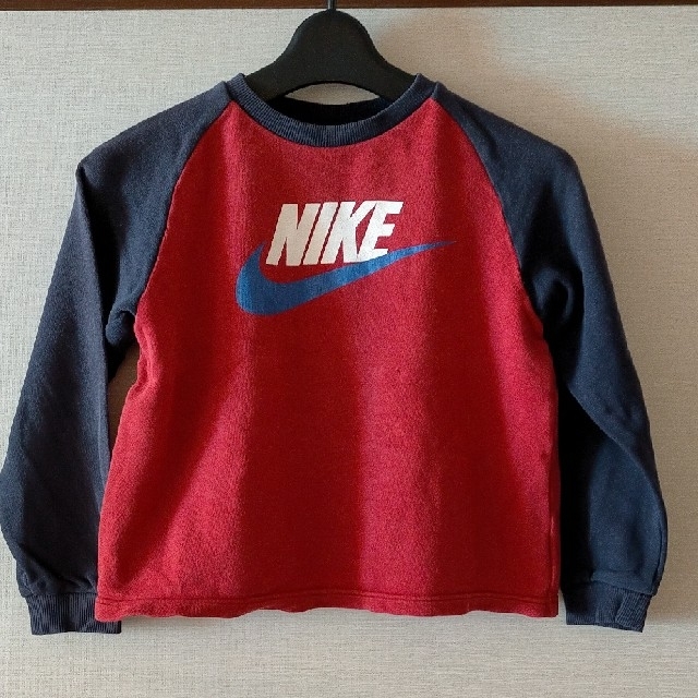 NIKE(ナイキ)のNIKE ナイキ トレーナー130センチ キッズ/ベビー/マタニティのキッズ服男の子用(90cm~)(Tシャツ/カットソー)の商品写真