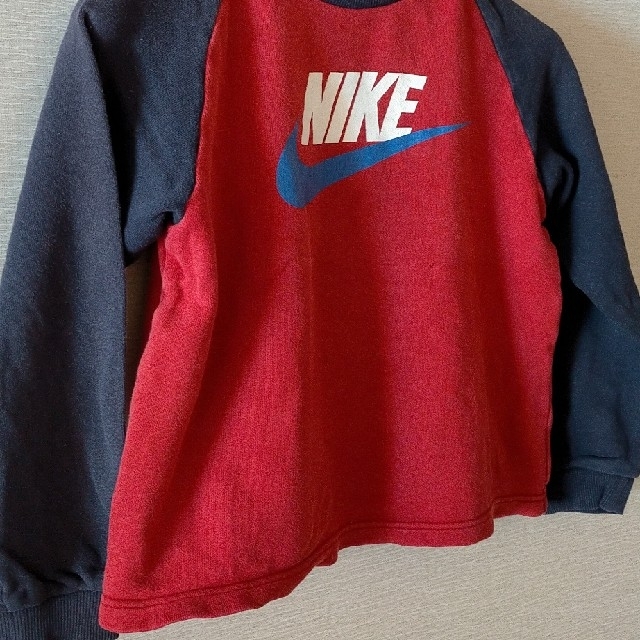 NIKE(ナイキ)のNIKE ナイキ トレーナー130センチ キッズ/ベビー/マタニティのキッズ服男の子用(90cm~)(Tシャツ/カットソー)の商品写真