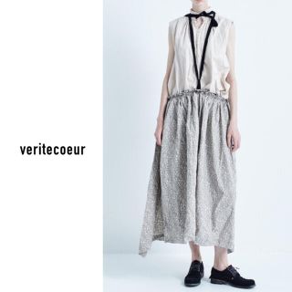 ヴェリテクール(Veritecoeur)のveritecoeur（ヴェリテクール）| フラワープリントスカート(ロングスカート)