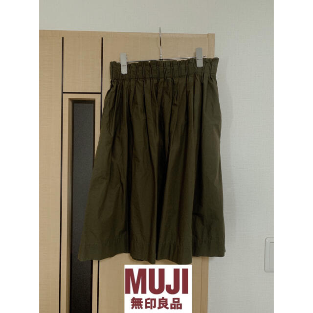 MUJI (無印良品)(ムジルシリョウヒン)の無印良品　ギャザースカート　フレアスカート　カーキ レディースのスカート(ひざ丈スカート)の商品写真