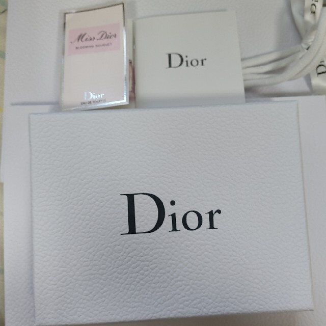 Dior(ディオール)のディオール　ミスディオール　トラベルスプレー　香水　パスポートケース コスメ/美容の香水(香水(女性用))の商品写真