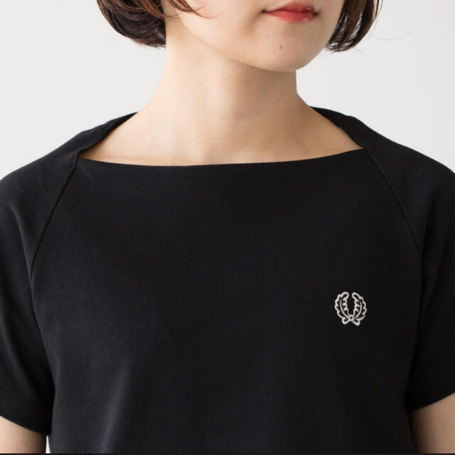 FRED PERRY(フレッドペリー)のFRED PERRY フレッドペリー ラグラン スリーブ Tシャツ F5345 レディースのトップス(Tシャツ(半袖/袖なし))の商品写真