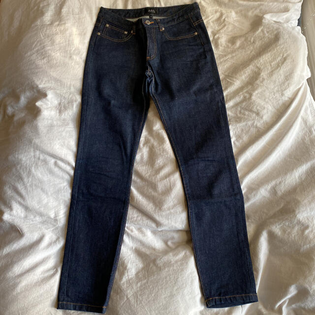 A.P.C(アーペーセー)の最終値下げ！A.P.C.  デニム  jean moulant レディースのパンツ(デニム/ジーンズ)の商品写真