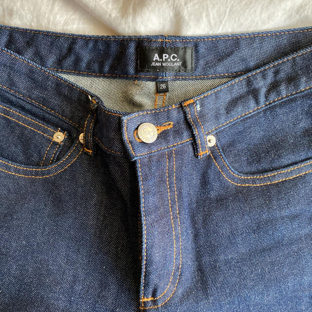 A.P.C(アーペーセー)の最終値下げ！A.P.C.  デニム  jean moulant レディースのパンツ(デニム/ジーンズ)の商品写真