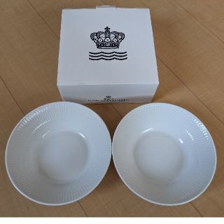 ロイヤルコペンハーゲン(ROYAL COPENHAGEN)のホワイトフルーテッド　スモールディーププレートペア(食器)