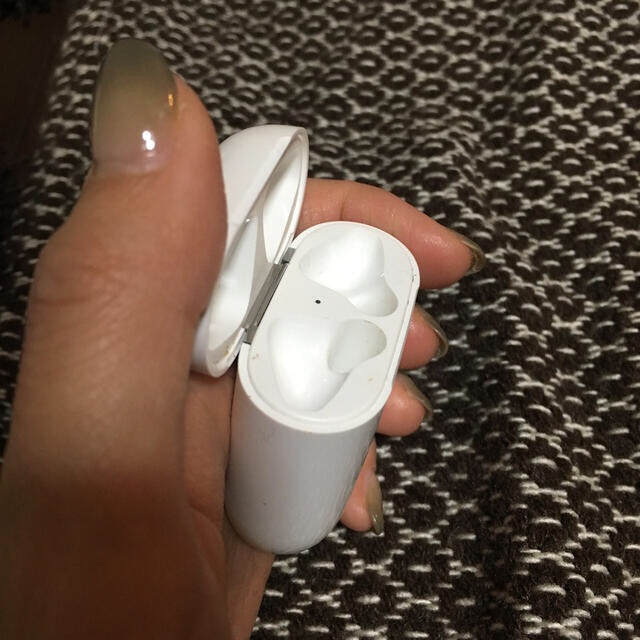 Apple(アップル)のAirPods ケースのみ スマホ/家電/カメラのオーディオ機器(ヘッドフォン/イヤフォン)の商品写真