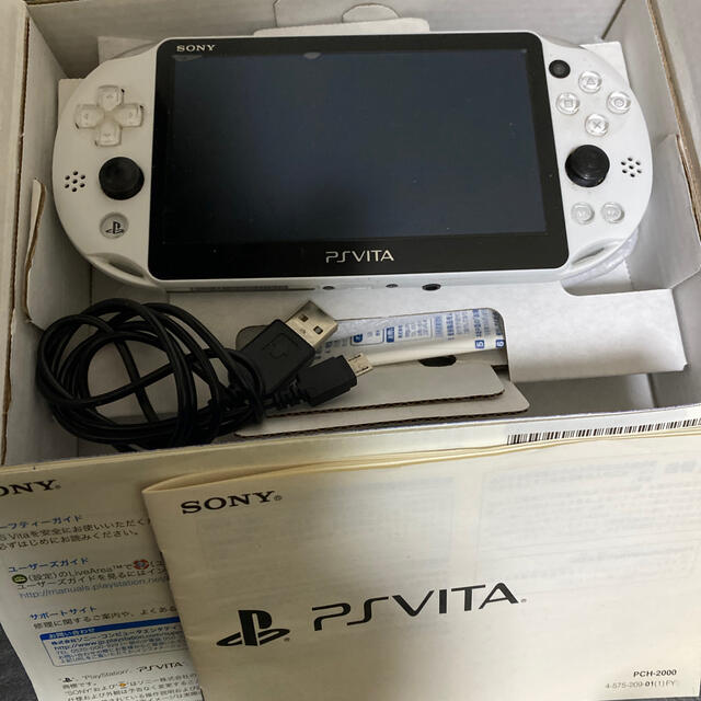 ゲームソフトゲーム機本体SONY PlayStationVITA 本体  PCH-2000 ZA22