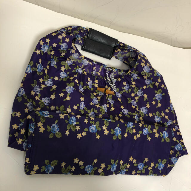エコバッグ　紫地×青・黄・緑・白の小花柄 レディースのバッグ(エコバッグ)の商品写真