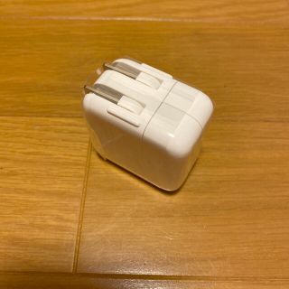 アイパッド(iPad)のiPad 充電器（純正品）(バッテリー/充電器)