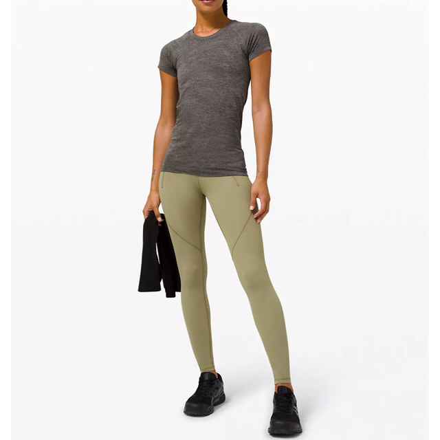 lululemon(ルルレモン)のlululemon ルルレモン Swiftly Tech SS 2.0 スポーツ/アウトドアのトレーニング/エクササイズ(ヨガ)の商品写真