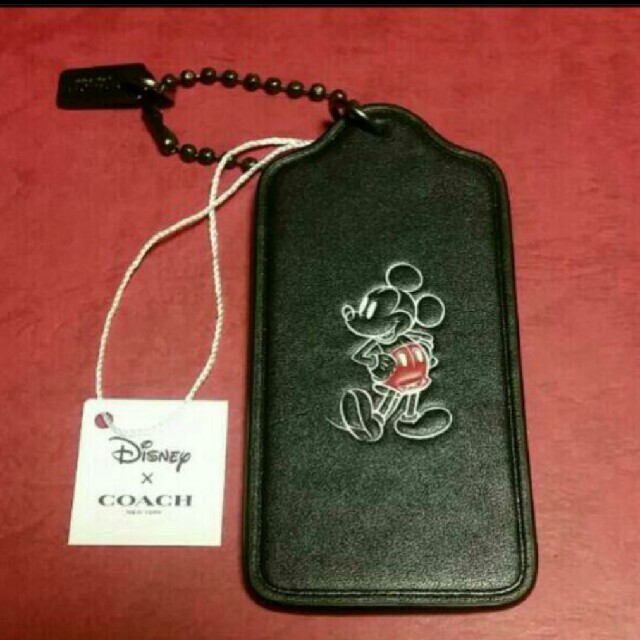 COACH(コーチ)のCOACHミッキーコラボ　キーホルダー　ディズニー　mickey　ハングタグ レディースのファッション小物(キーホルダー)の商品写真