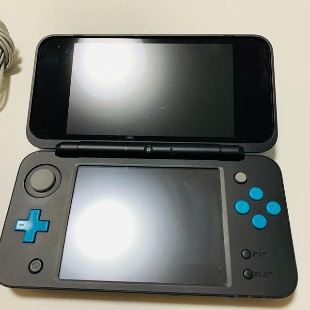 ニンテンドー2DS(ニンテンドー2DS)のnewニンテンドー2DS LL ＆ 充電器 エンタメ/ホビーのゲームソフト/ゲーム機本体(携帯用ゲーム機本体)の商品写真