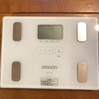 オムロン(OMRON)のオムロン体重計　HBF-212(体重計)