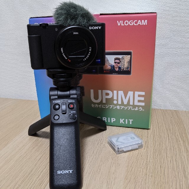 SONY(ソニー)の【kazuuさん専用】【メーカー保証期間内！】VLOGCAM ZV1！！ スマホ/家電/カメラのカメラ(コンパクトデジタルカメラ)の商品写真