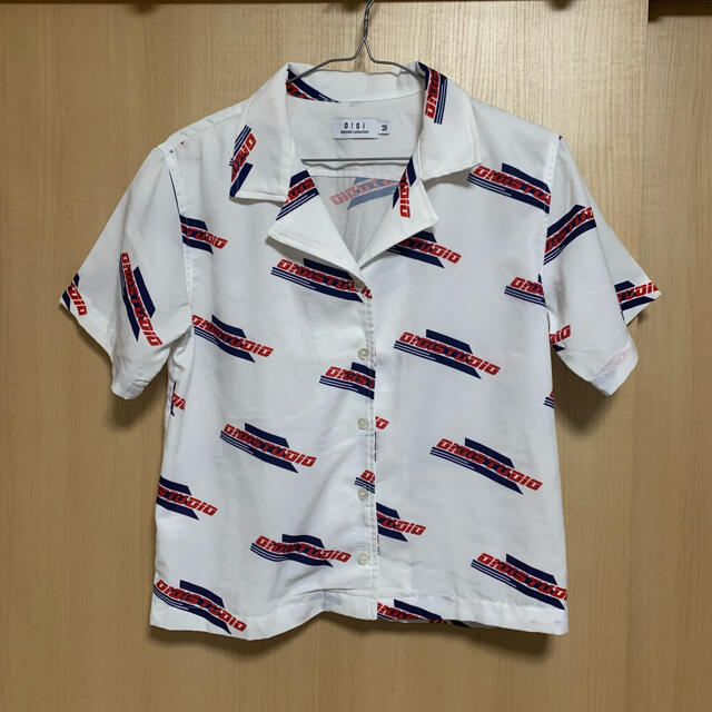oioi ロゴパターンシャツ レディースのトップス(シャツ/ブラウス(半袖/袖なし))の商品写真
