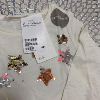 エイチアンドエム(H&M)のH&Mスパンコール星柄カットソー　size 105(Tシャツ/カットソー)