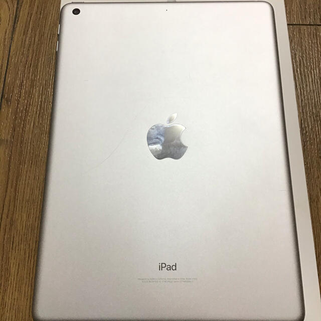 iPad 32GB WiFiモデル シルバー　付属品付き