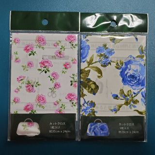 ローラアシュレイ(LAURA ASHLEY)の花柄　生地　ローラアシュレイ　はぎれ　ハギレ　カットクロス　花　バラ(生地/糸)