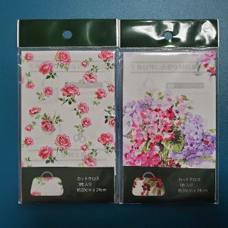 ローラアシュレイ(LAURA ASHLEY)の花柄　生地　ローラアシュレイ　はぎれ　ハギレ　カットクロス　花　バラ(生地/糸)