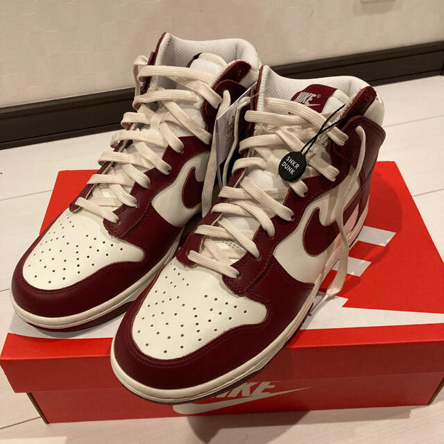 NIKE(ナイキ)のNIKE DUNK HI ナイキ ダンク ハイ　チームレッド レディースの靴/シューズ(スニーカー)の商品写真