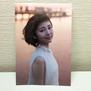 カドカワショテン(角川書店)の浜辺美波写真集voyage特典ポストカード(女性タレント)