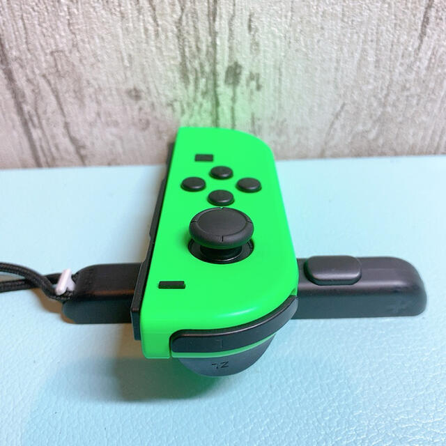 美品 人気カラー ネオングリーンSwitch 左側 ジョイコンJoy-Con エンタメ/ホビーのゲームソフト/ゲーム機本体(その他)の商品写真