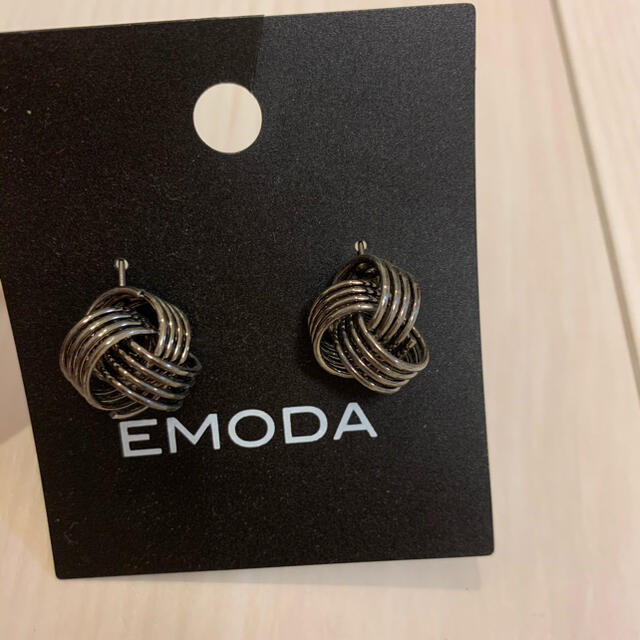 EMODA(エモダ)の【新品】EMODA ピアス レディースのアクセサリー(ピアス)の商品写真