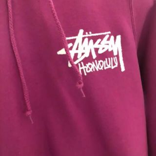 ステューシー(STUSSY)のステゥーシーパーカー紫　ハワイ限定(パーカー)