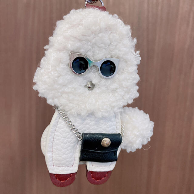トイプードル バッグチャーム キーホルダー 犬 ドッグ  フワフワ ホワイト レディースのファッション小物(キーホルダー)の商品写真