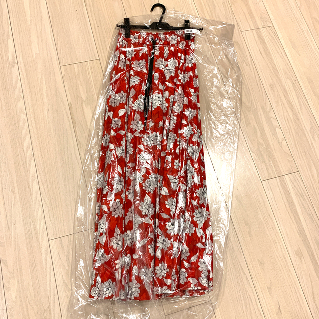 Drawer(ドゥロワー)のOBLI フラワーギャザースカート現行販売品　新品未使用 レディースのスカート(ロングスカート)の商品写真