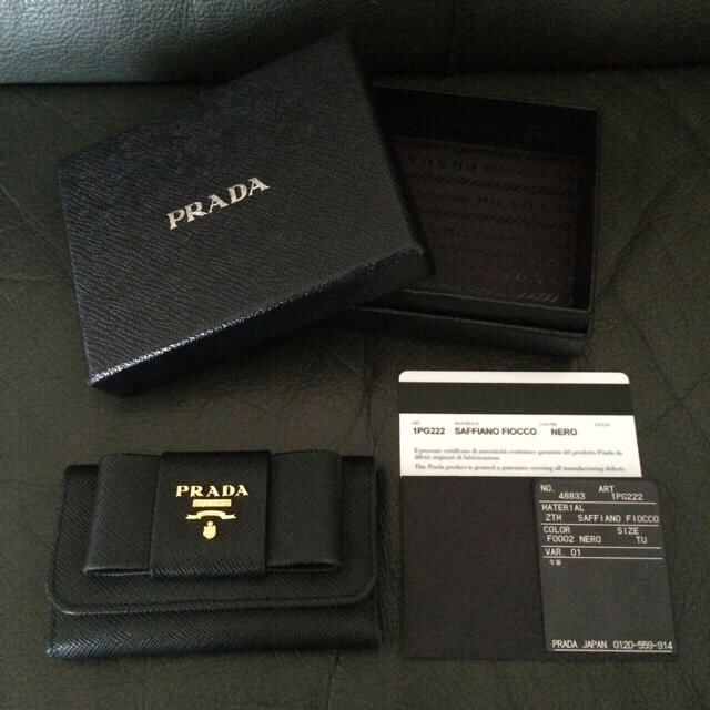 PRADA(プラダ)のみー様 専用 サフィアーノ キーケース リボン ブラック レディースのファッション小物(キーケース)の商品写真