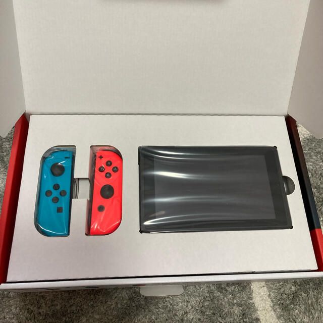 Nintendo Switch(ニンテンドースイッチ)の【新品】Nintendo Switch 本体 (ニンテンドースイッチ)   エンタメ/ホビーのゲームソフト/ゲーム機本体(家庭用ゲーム機本体)の商品写真