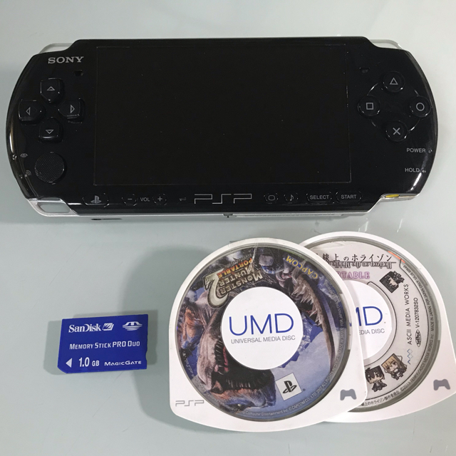 PlayStation Portable(プレイステーションポータブル)のPSP-3000  パールホワイト　ミスティックシルバー　ピアノブラック エンタメ/ホビーのゲームソフト/ゲーム機本体(携帯用ゲーム機本体)の商品写真