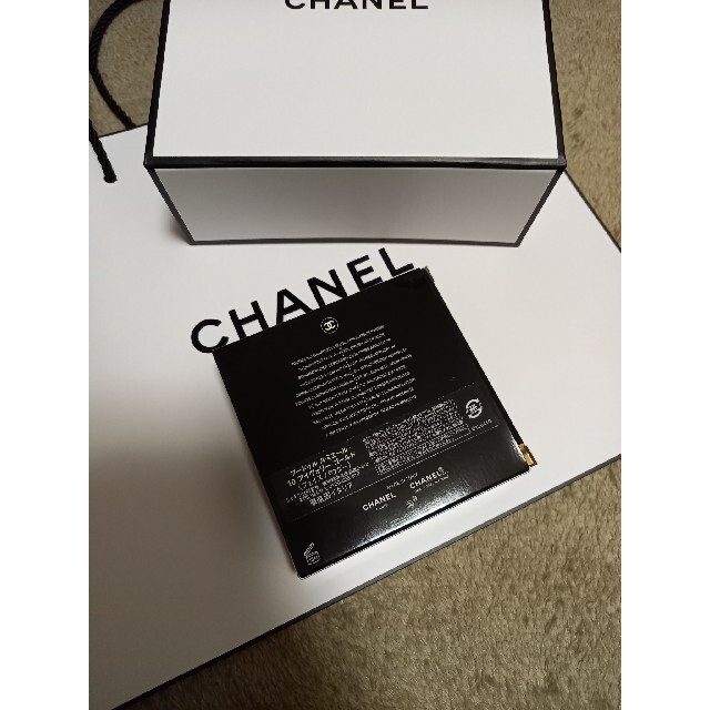 CHANEL(シャネル)のCHANEL プードゥル ルミエール 10 アイヴォリー ゴールド コスメ/美容のベースメイク/化粧品(フェイスパウダー)の商品写真