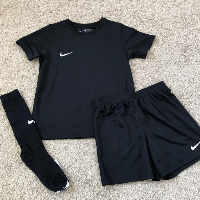 NIKE(ナイキ)のナイキキッズサッカー3点セット スポーツ/アウトドアのサッカー/フットサル(ウェア)の商品写真