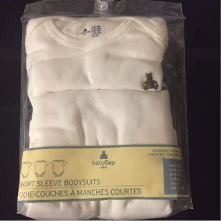 ベビーギャップ(babyGAP)の新品 ロンパース半袖３枚 babyGap 70ワンポイント クマの刺繍(ロンパース)