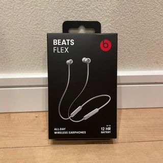 ビーツバイドクタードレ(Beats by Dr Dre)のBeats Flex ワイヤレスイヤホン スモークグレイ(ヘッドフォン/イヤフォン)