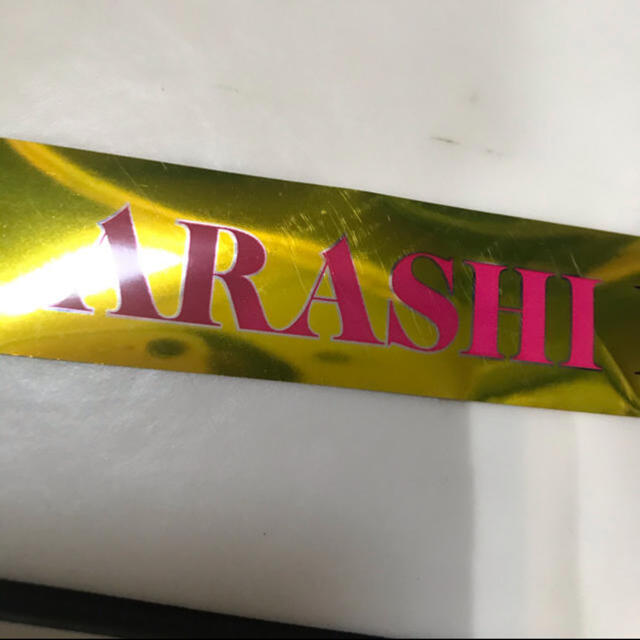 嵐(アラシ)の嵐　銀　金テープ　arashi 2013 LOVE 東京　赤　ピンク　レッド エンタメ/ホビーのタレントグッズ(アイドルグッズ)の商品写真