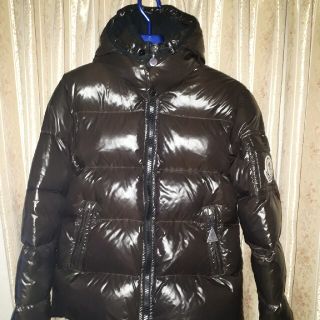MONCLER(ダウンジャケット ・ オレンジ/橙色系)のフリマ MONCLER(ダウンジャケット ・ オレンジ/橙色系)のフリマ
