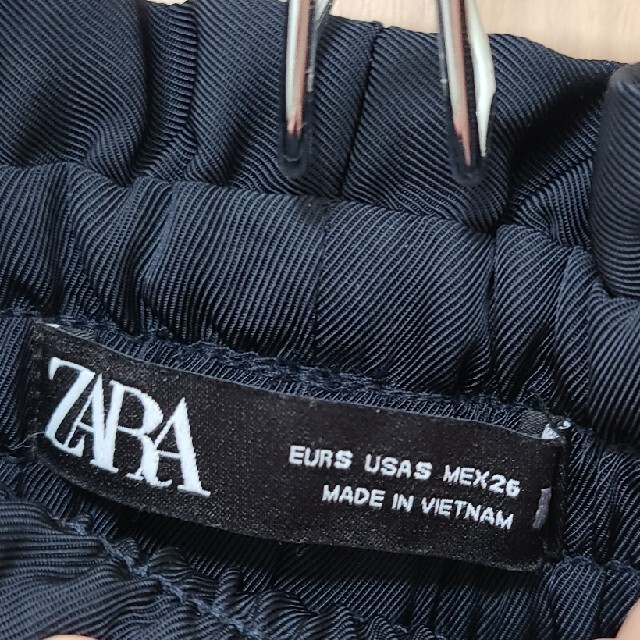 ZARA(ザラ)のZARA　ネイビーパンツ　クロップド　Sサイズ レディースのパンツ(カジュアルパンツ)の商品写真