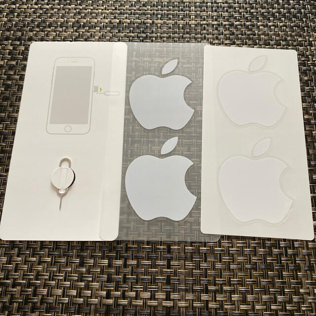 Apple(アップル)のiPhone ピンとアップルステッカー✗2枚セット スマホ/家電/カメラのスマホアクセサリー(その他)の商品写真