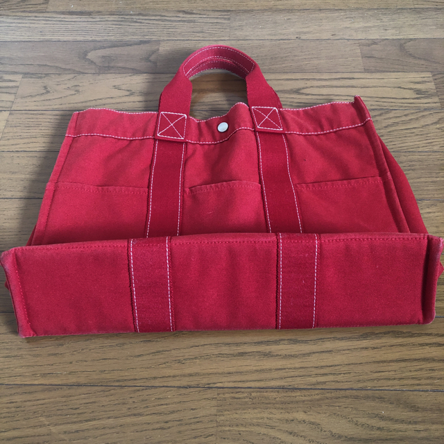 Hermes(エルメス)のHERMES エルメス赤色キャンバス地×白ステッチトートバッグ   レディースのバッグ(トートバッグ)の商品写真