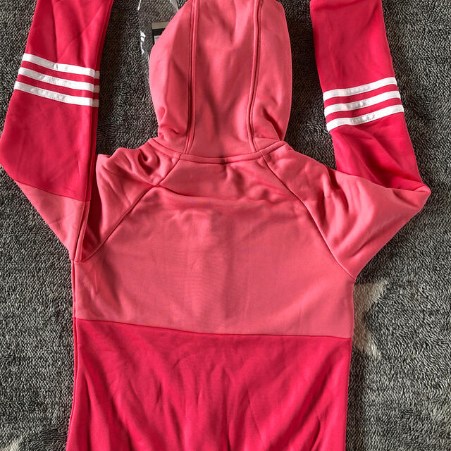 adidas(アディダス)のアディダス☆新品未使用タグ付き☆ジュニアパーカー キッズ/ベビー/マタニティのキッズ服女の子用(90cm~)(ジャケット/上着)の商品写真