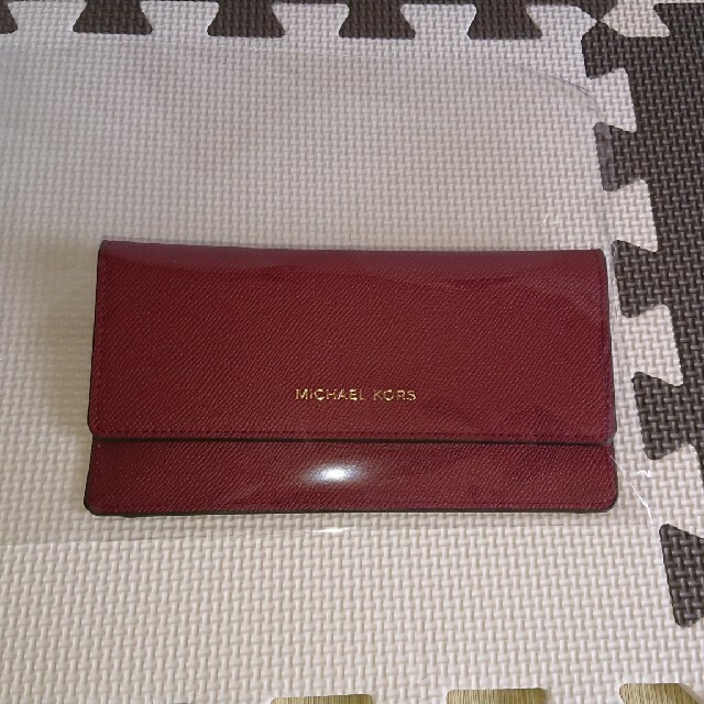 Michael Kors(マイケルコース)の【新品】MICHAEL KORS 長財布 カードケース 赤 レディースのファッション小物(財布)の商品写真