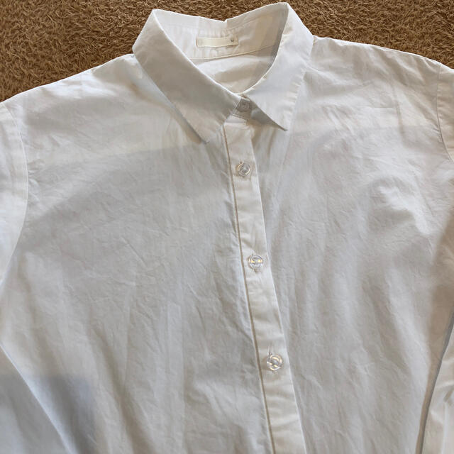 GU(ジーユー)のシャツワンピース 白シャツ GU Mサイズ レディース 美品 レディースのトップス(シャツ/ブラウス(長袖/七分))の商品写真