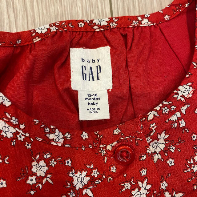 babyGAP(ベビーギャップ)のbaby GAP サイズ80cm 小花柄ブラウス　カットソートップス キッズ/ベビー/マタニティのベビー服(~85cm)(シャツ/カットソー)の商品写真