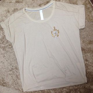 カリテ(qualite)の刺繍エンブレムのデザインTシャツ(Tシャツ(半袖/袖なし))